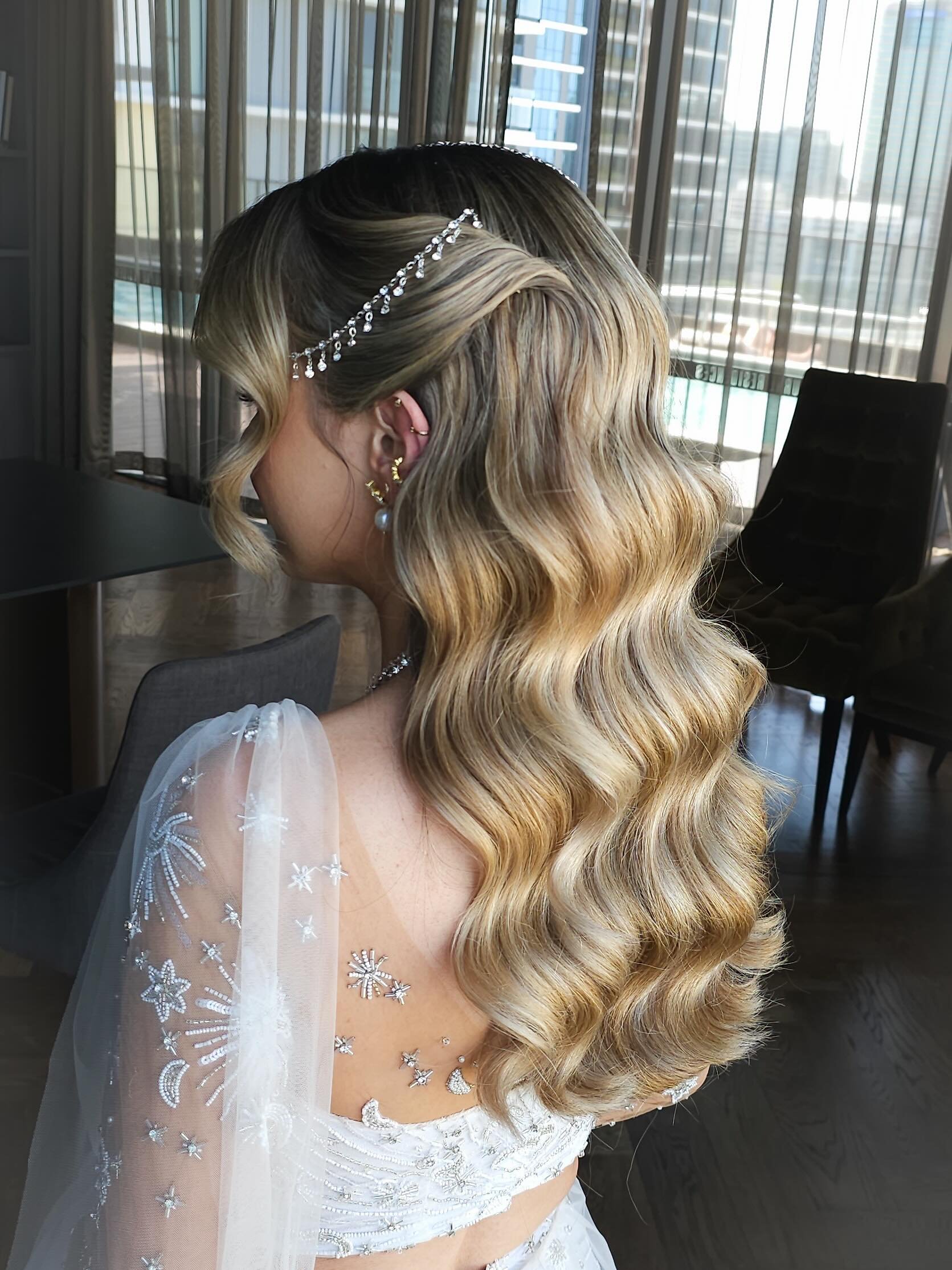 Glamorous Hollywood Waves With Delicate Hair Accessory