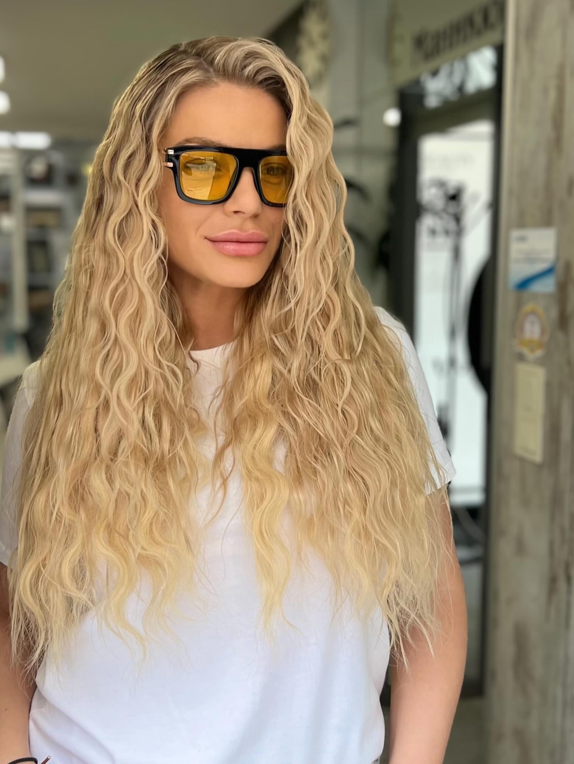 Glamorous Honey Blonde Beach Waves