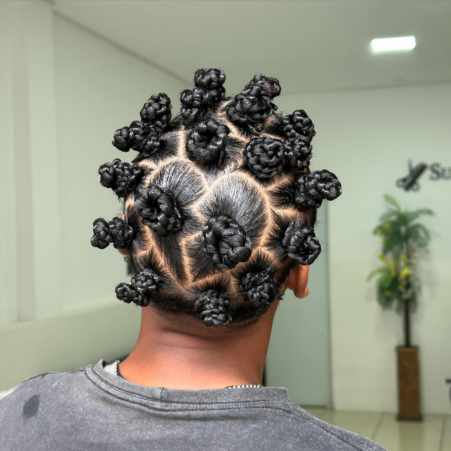 Intricate Bantu Knots With Defined Geometric Parts