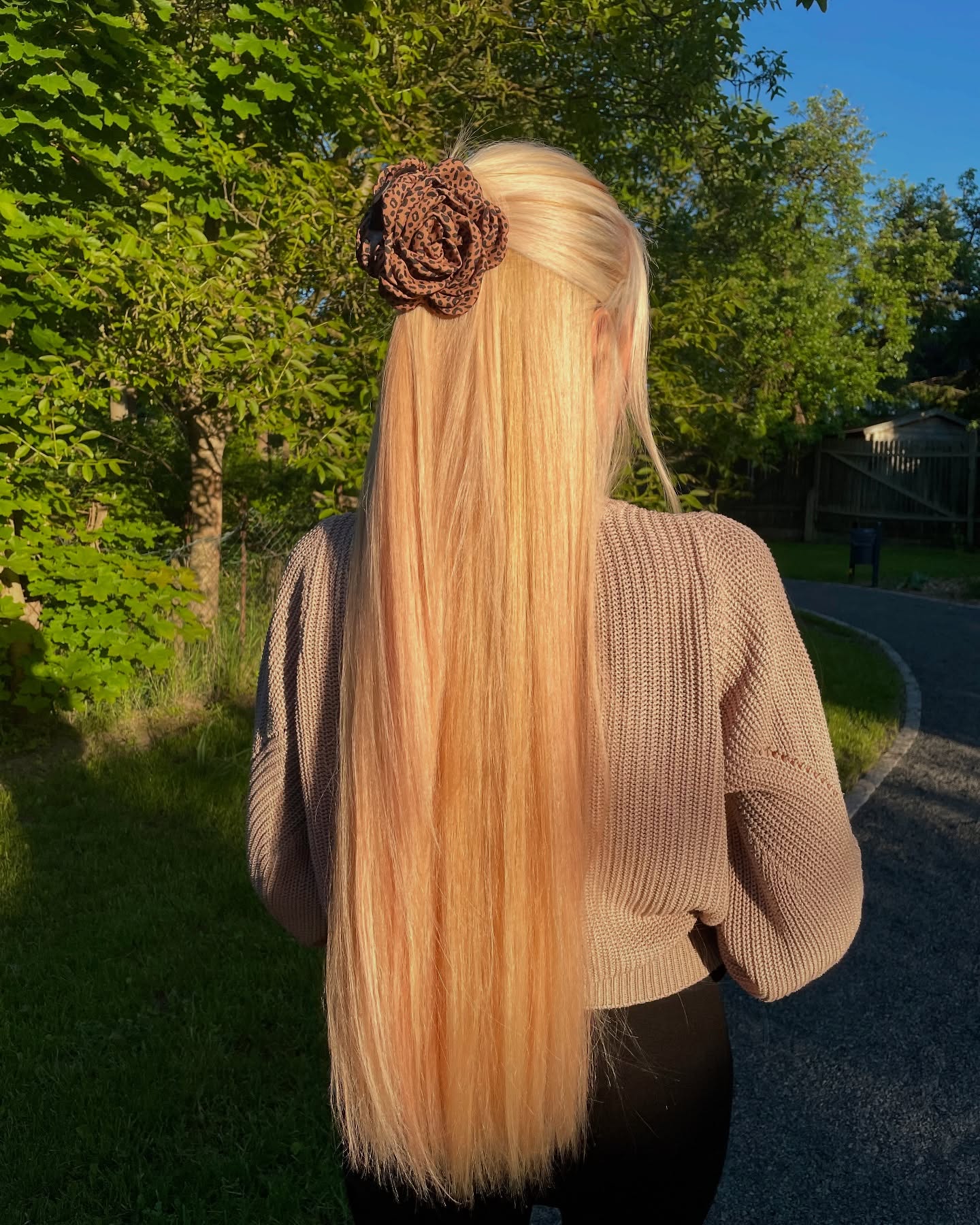 Long Blonde Hair With Leopard Print Flower Clip