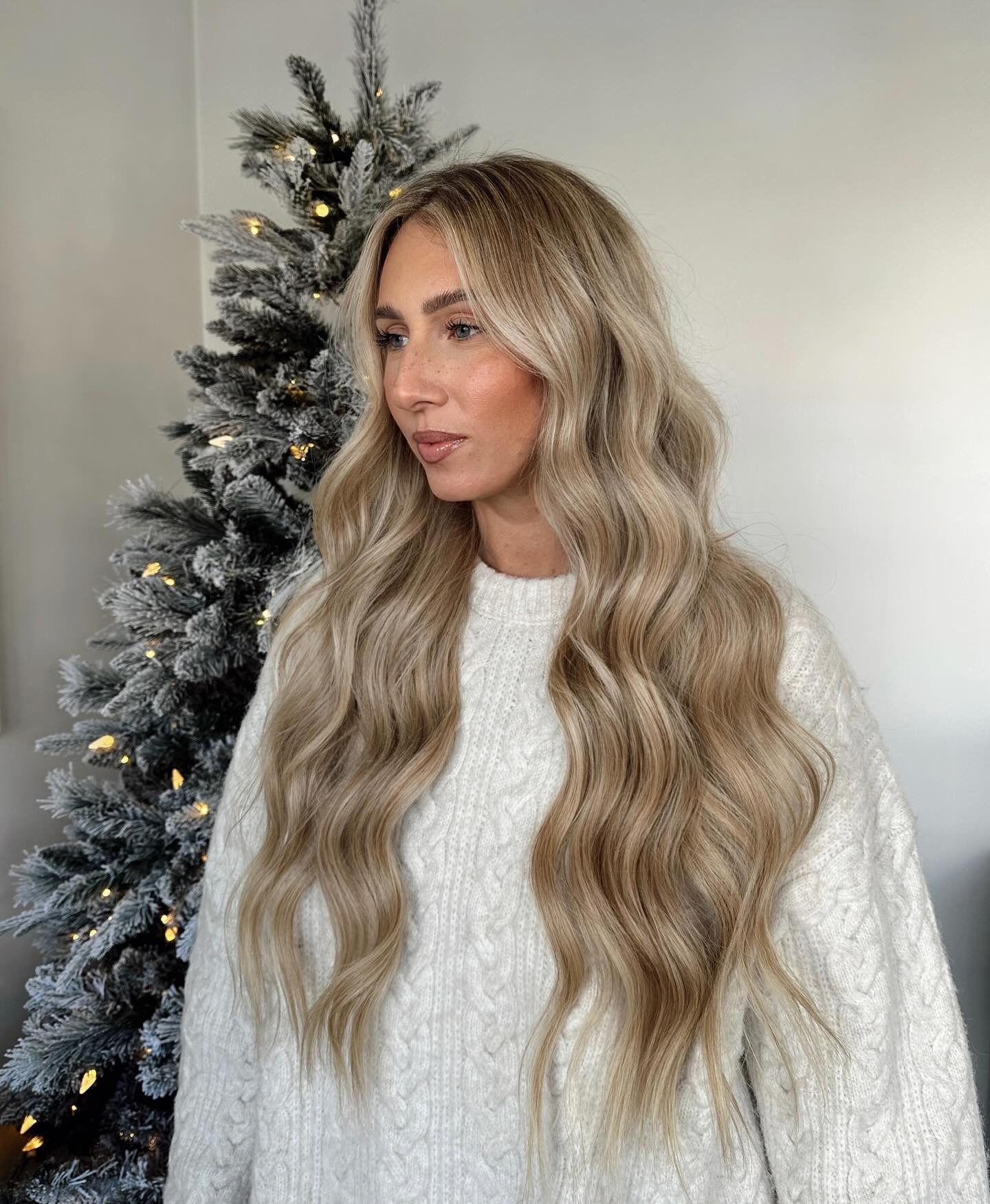 Soft Honey Blonde Beach Waves With Face-Framing Layers