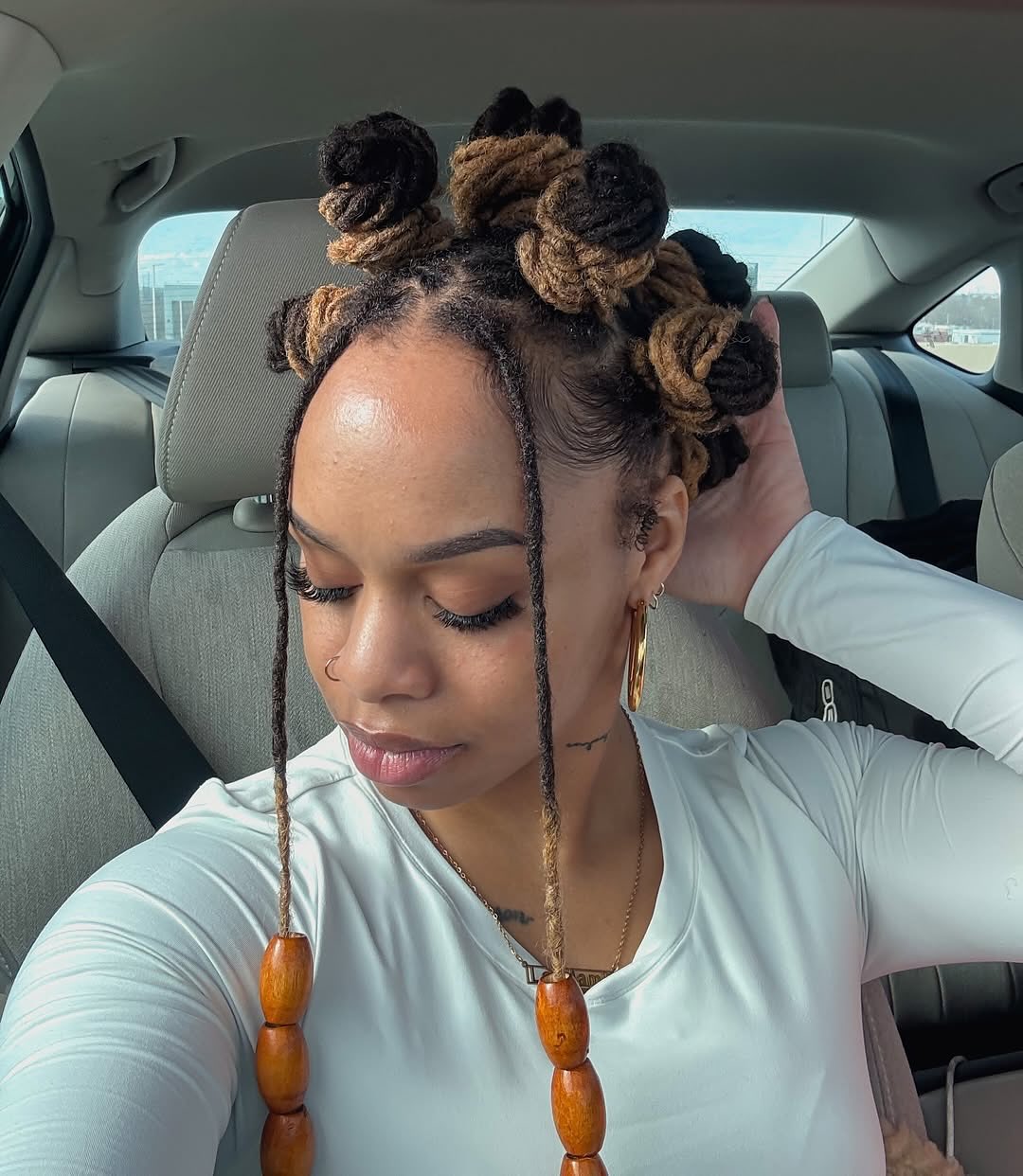 Two-Tone Bantu Knots With Wooden Beads