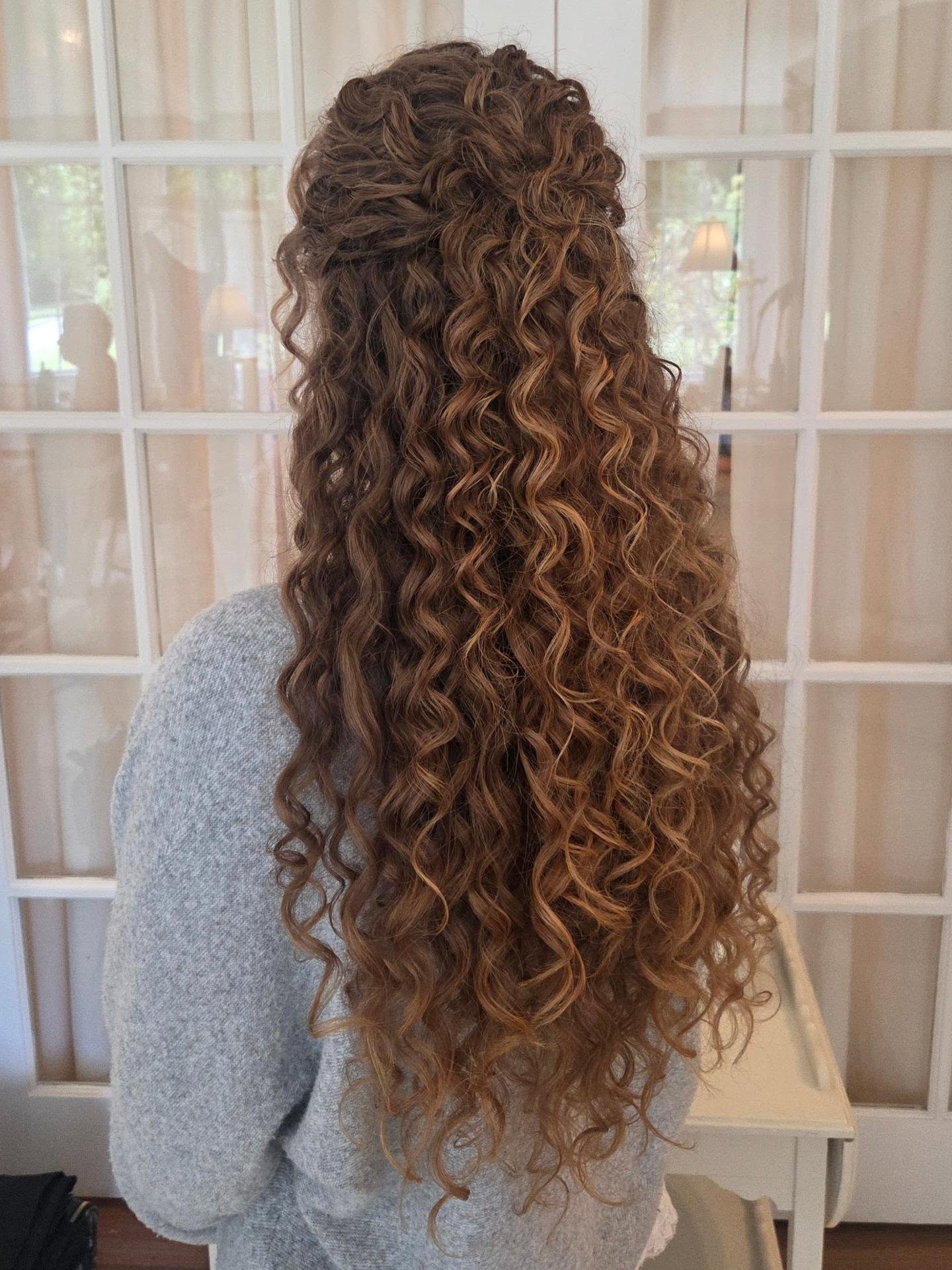 Voluminous Curly Half-Up Crown With Honey Balayage