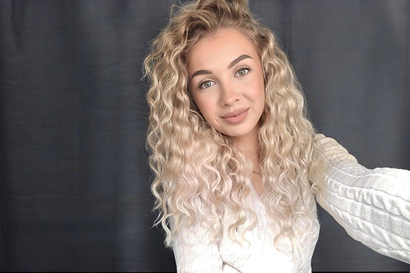 Voluminous Honey Blonde Beachy Curls
