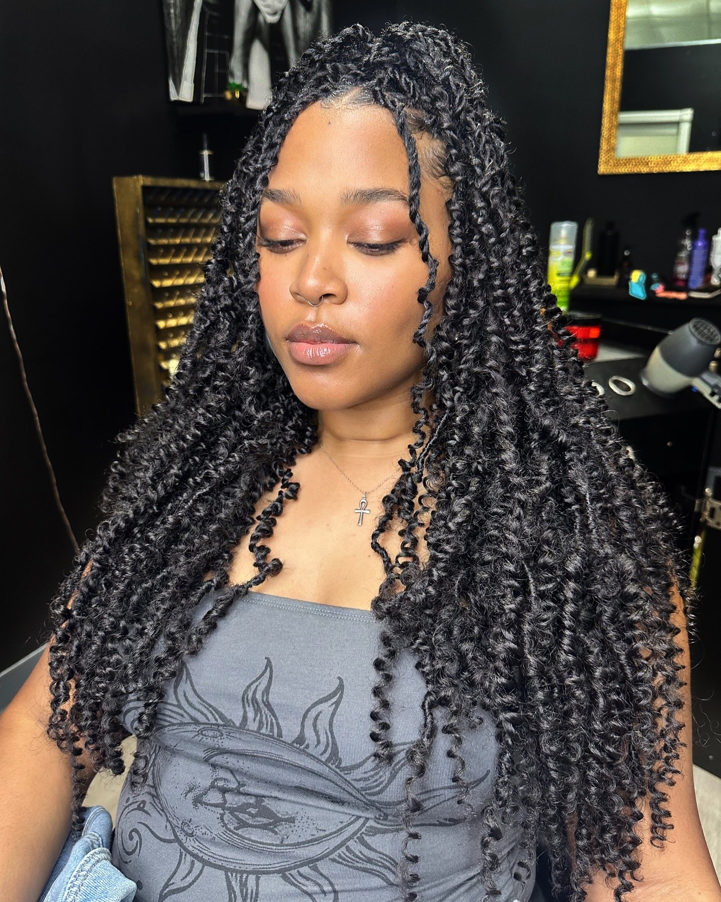Voluminous Spring Twists With Face-Framing Tendrils