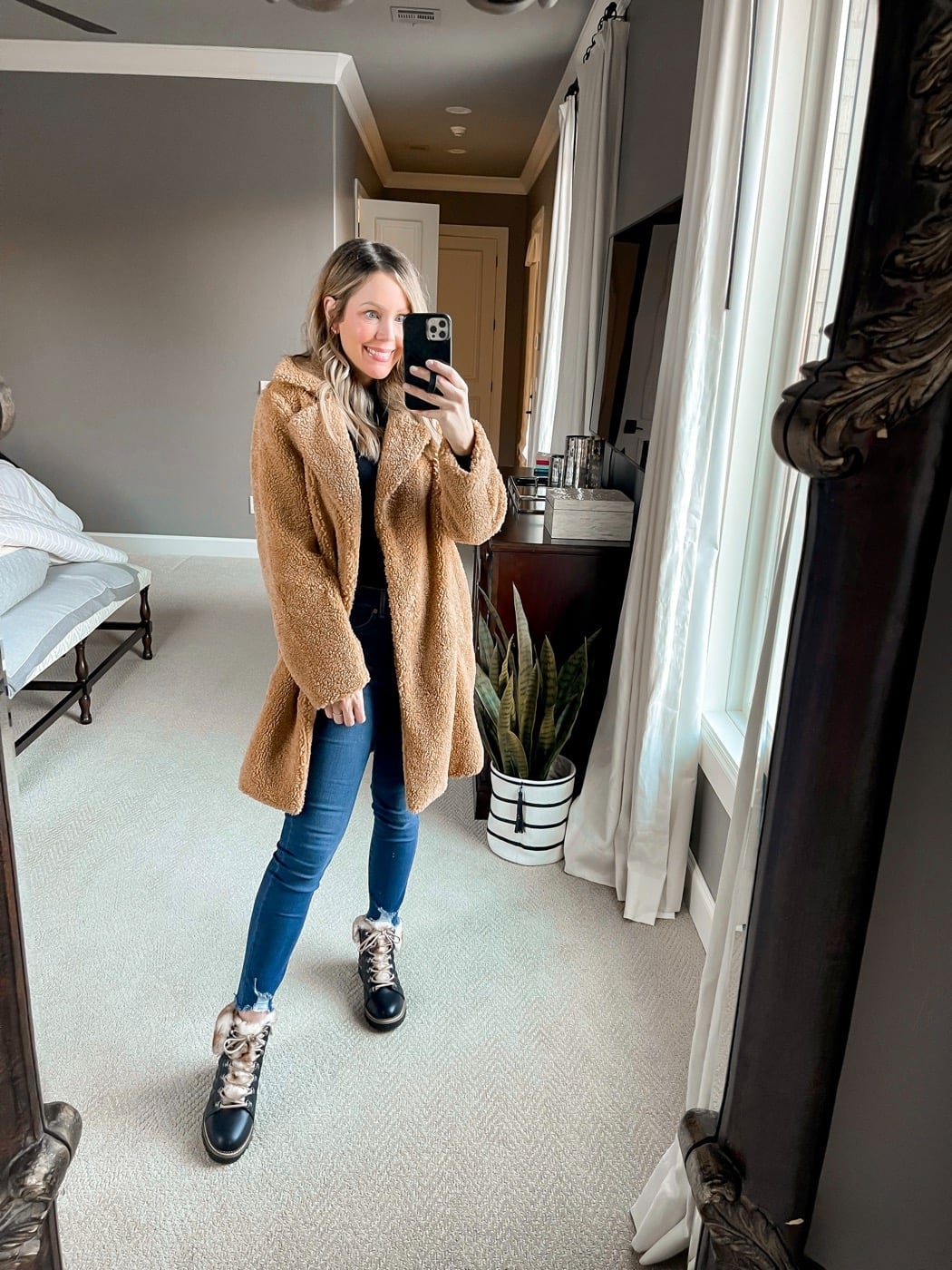 Tan teddy fleece coat with black top and skinny jeans — Casual Winter Outfits