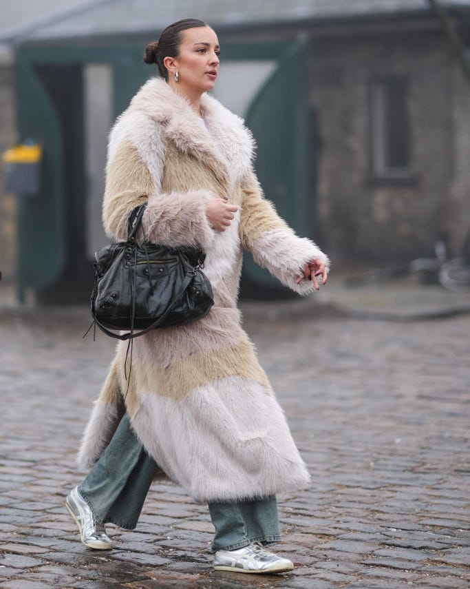 Oversized pink faux fur coat with pink turtleneck and white jeans — Casual Winter Outfits