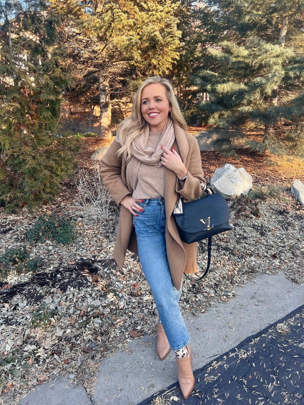Camel coat with beige sweater and leopard boots — Casual Winter Outfits