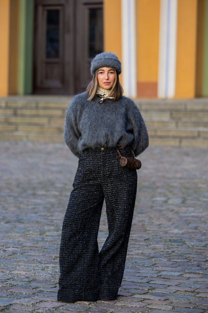 Gray fluffy sweater with black textured trousers and beret — Casual Winter Outfits