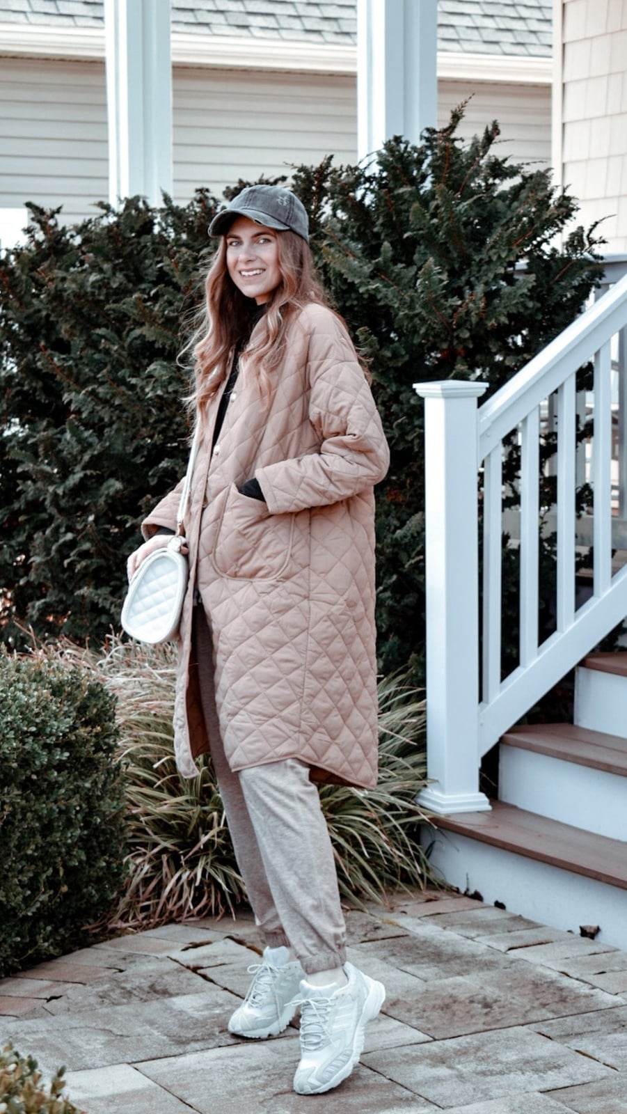 Quilted beige coat with gray sweatpants and baseball cap — Casual Winter Outfits
