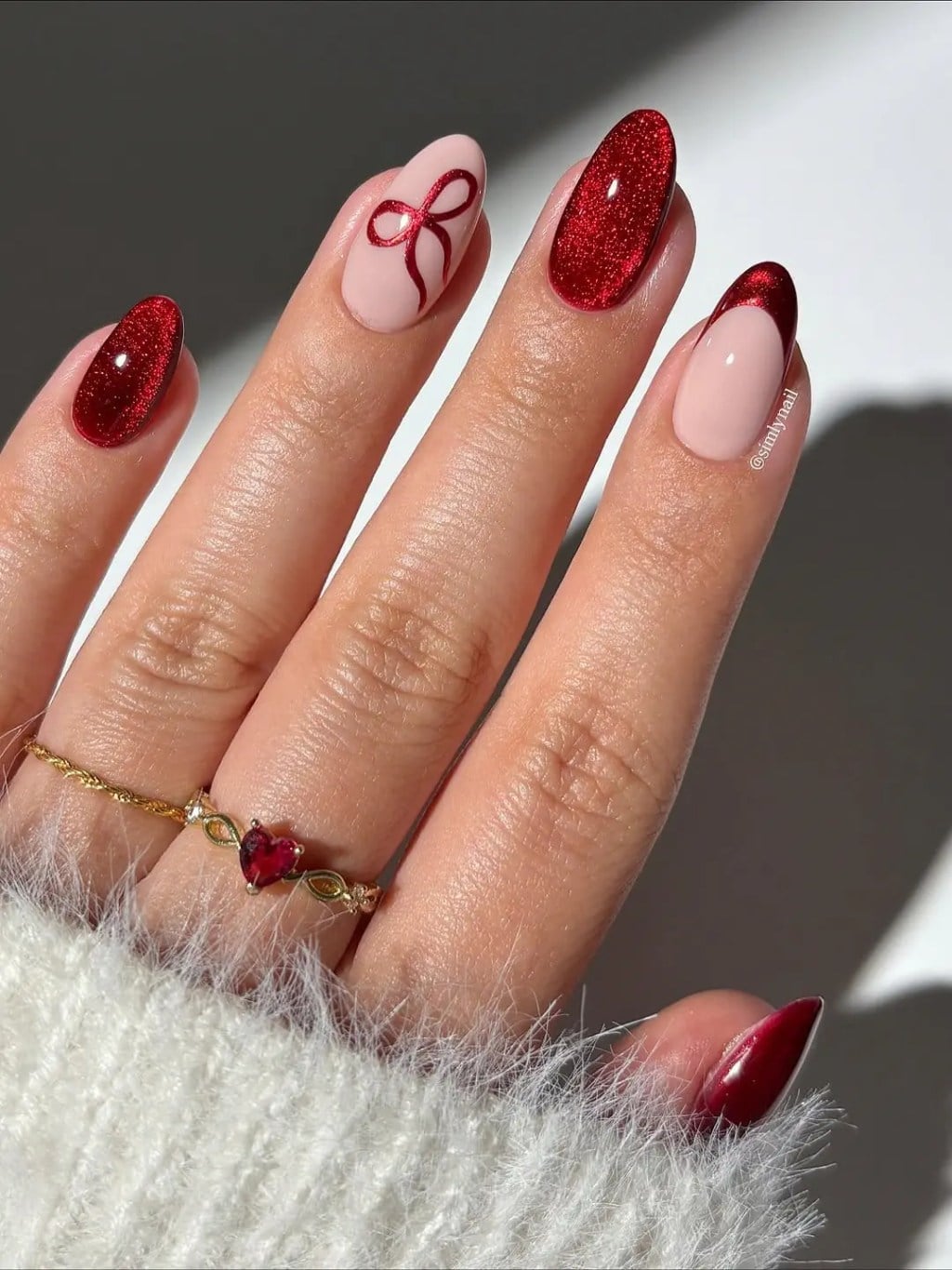 Sheer Pink Red Bow Glitter Oval Nails Sheer Pink Red Bow Glitter Oval Nails — Christmas Dip Nails
