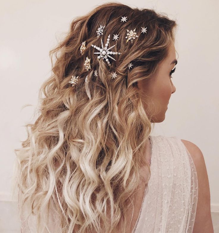 Mid-Back Blonde Balayage Loose Waves — Christmas Party Hairstyles