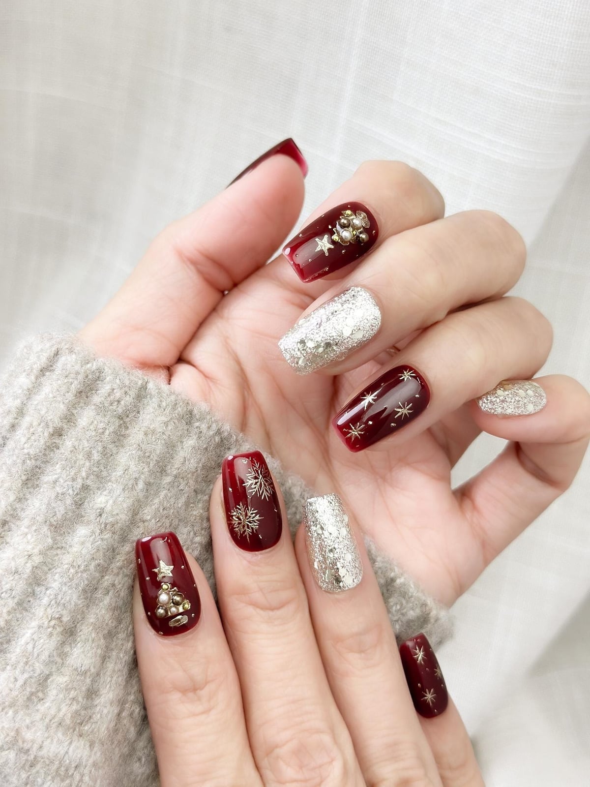 Medium Coffin Deep Red Jelly With 3D Gold Baubles — Christmas Tree Nail Art