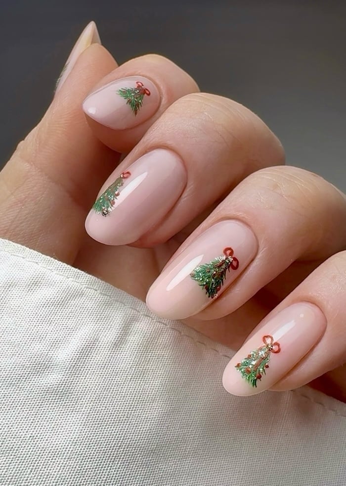 Medium Oval Sheer Pink With Green Tree Decals, средний овал — Christmas Tree Nail Art