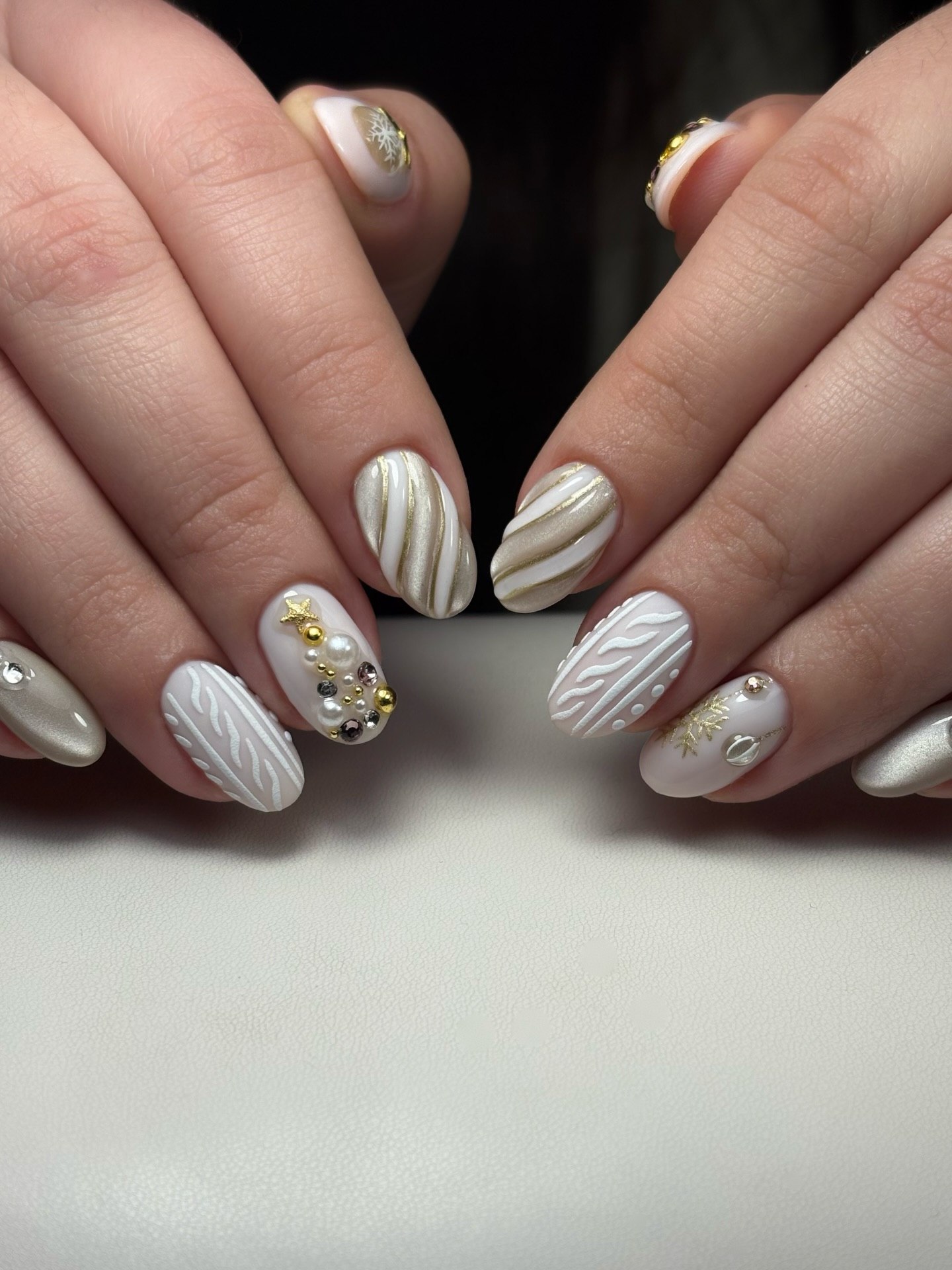 Cozy Cable Knit Neutral Christmas Oval Nails