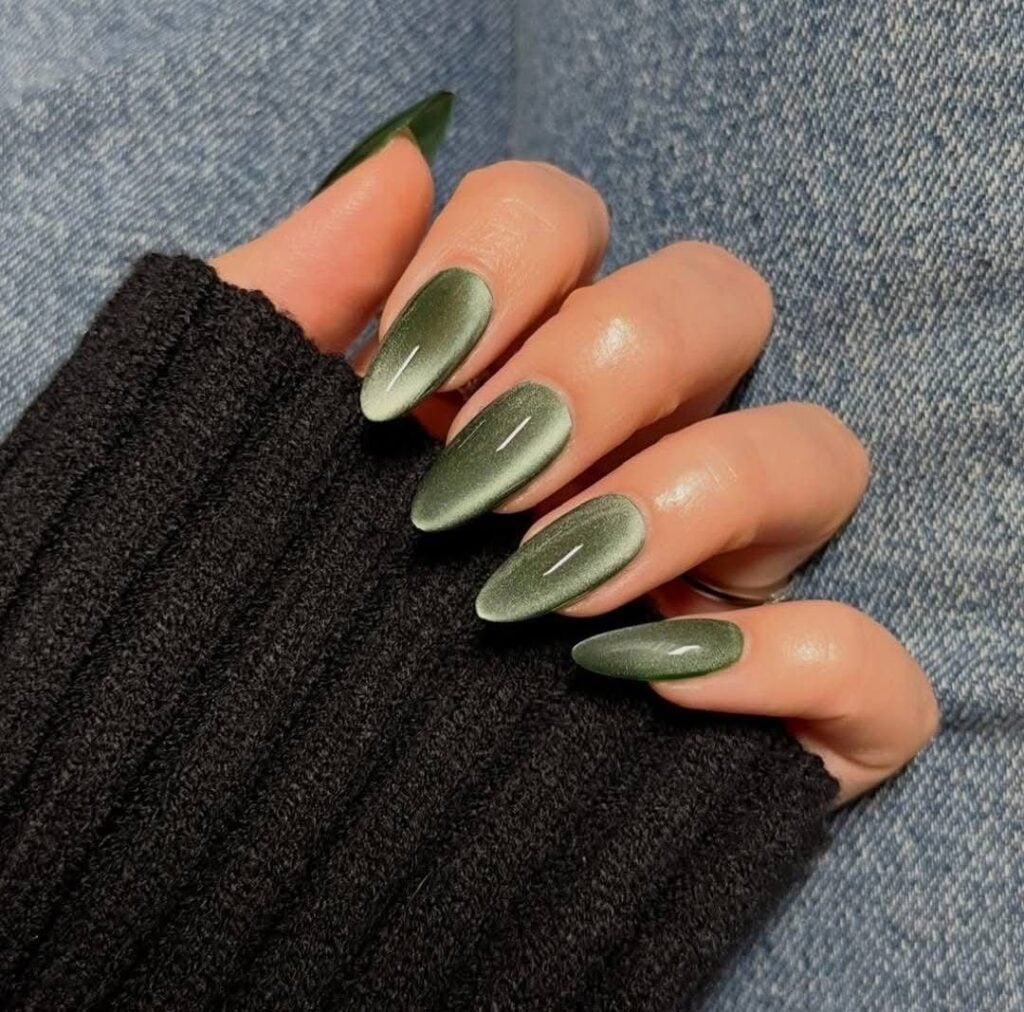 Short Almond Shimmer Green with Silver Stars — Dark Green Christmas Nails