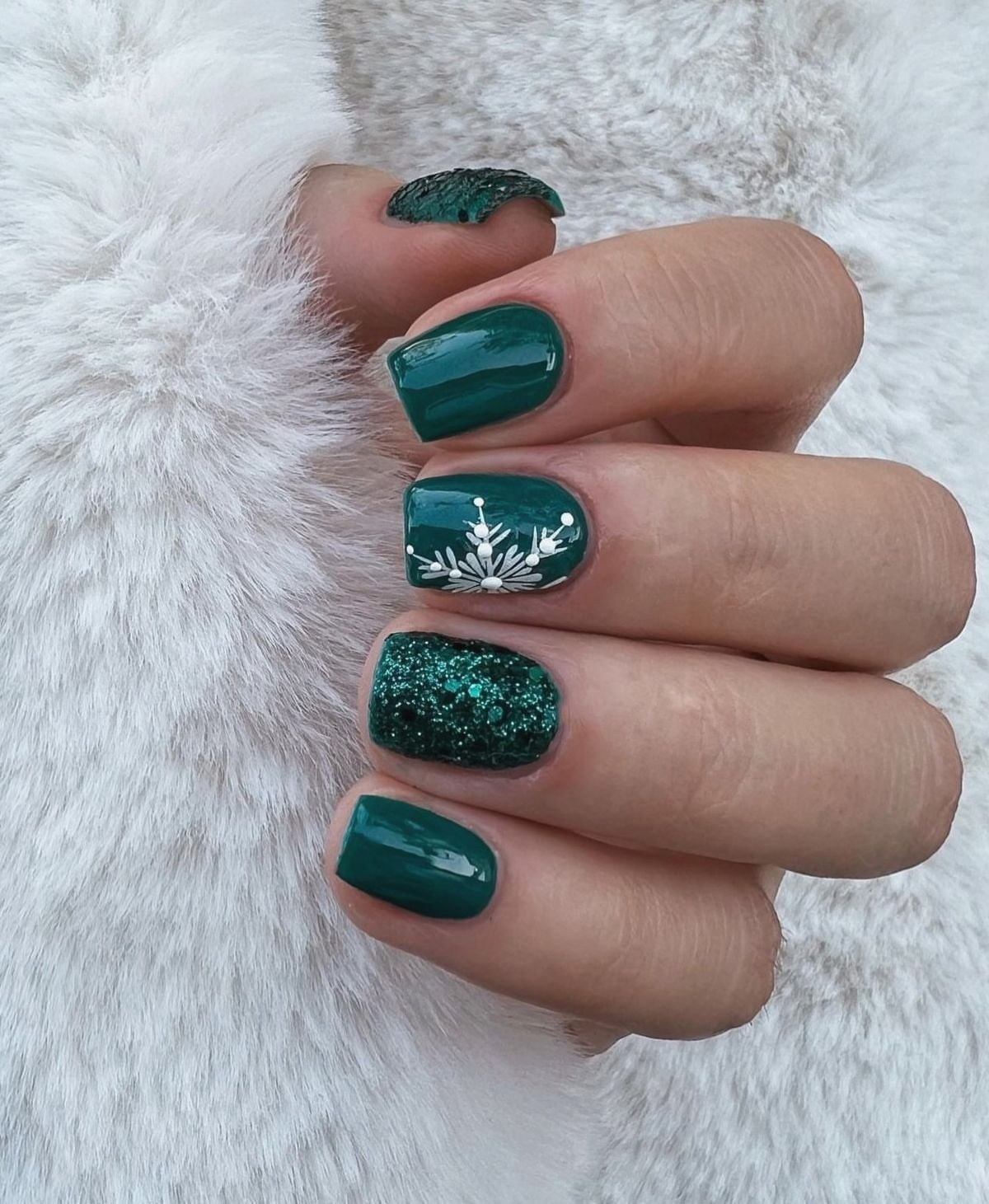 Short Square Green with Snowflake and Glitter, Glossy — Dark Green Christmas Nails