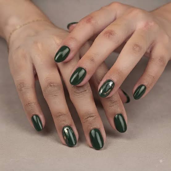 Short Almond Dark Green with Metallic Gold Foil — Dark Green Christmas Nails