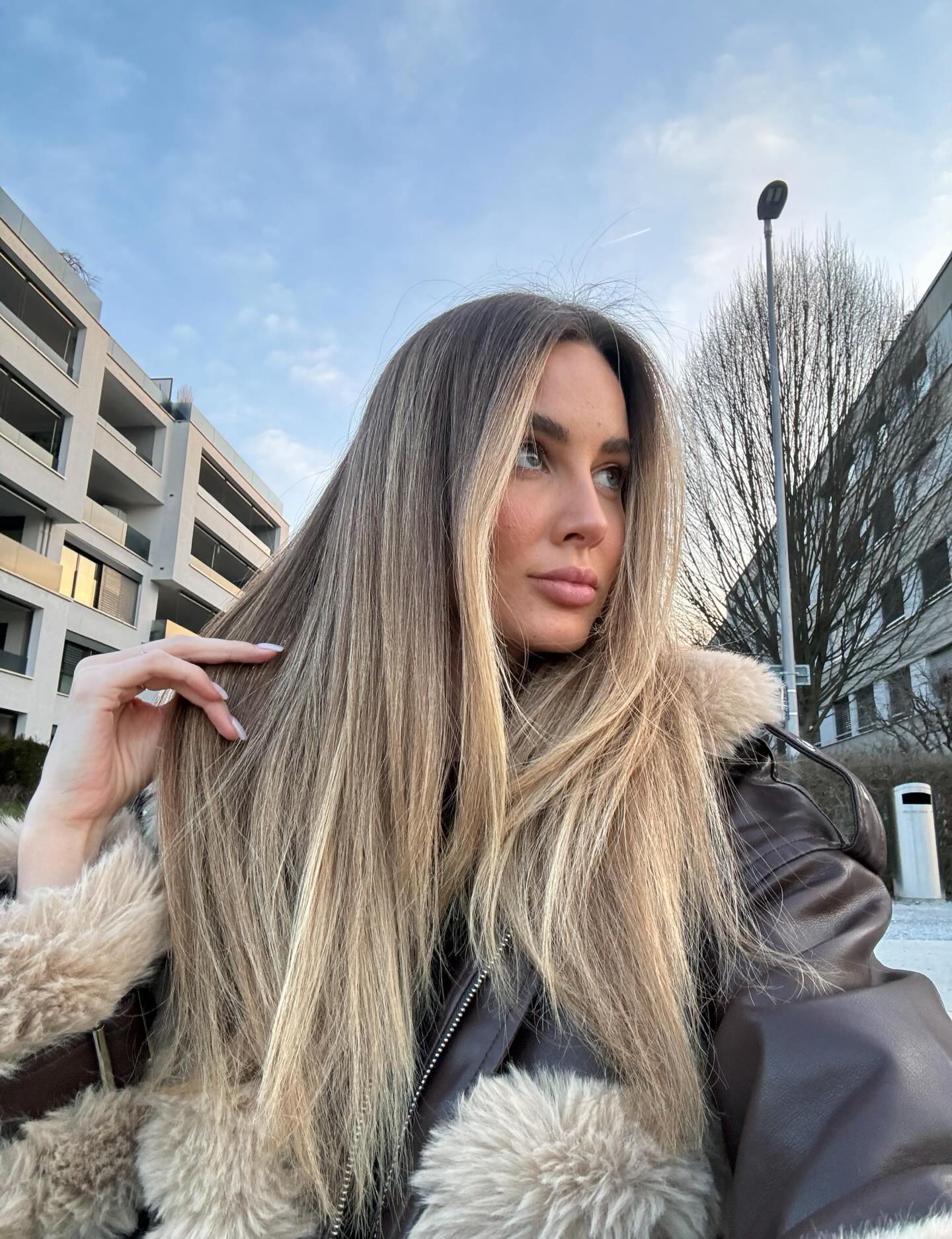 Effortless Bronde Waves With Face Framing