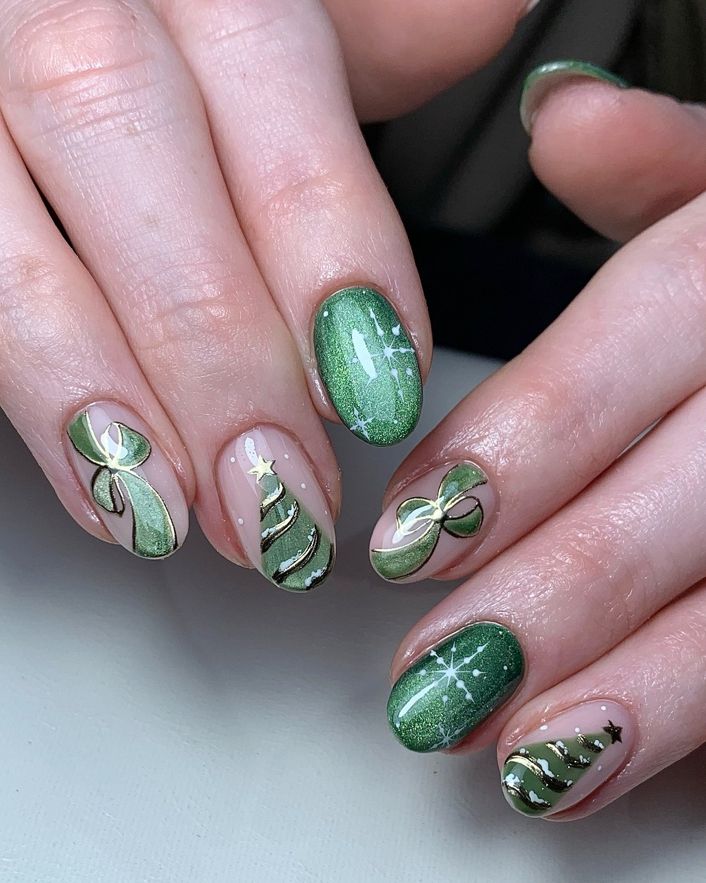 Emerald Green Christmas Bow and Tree Nails