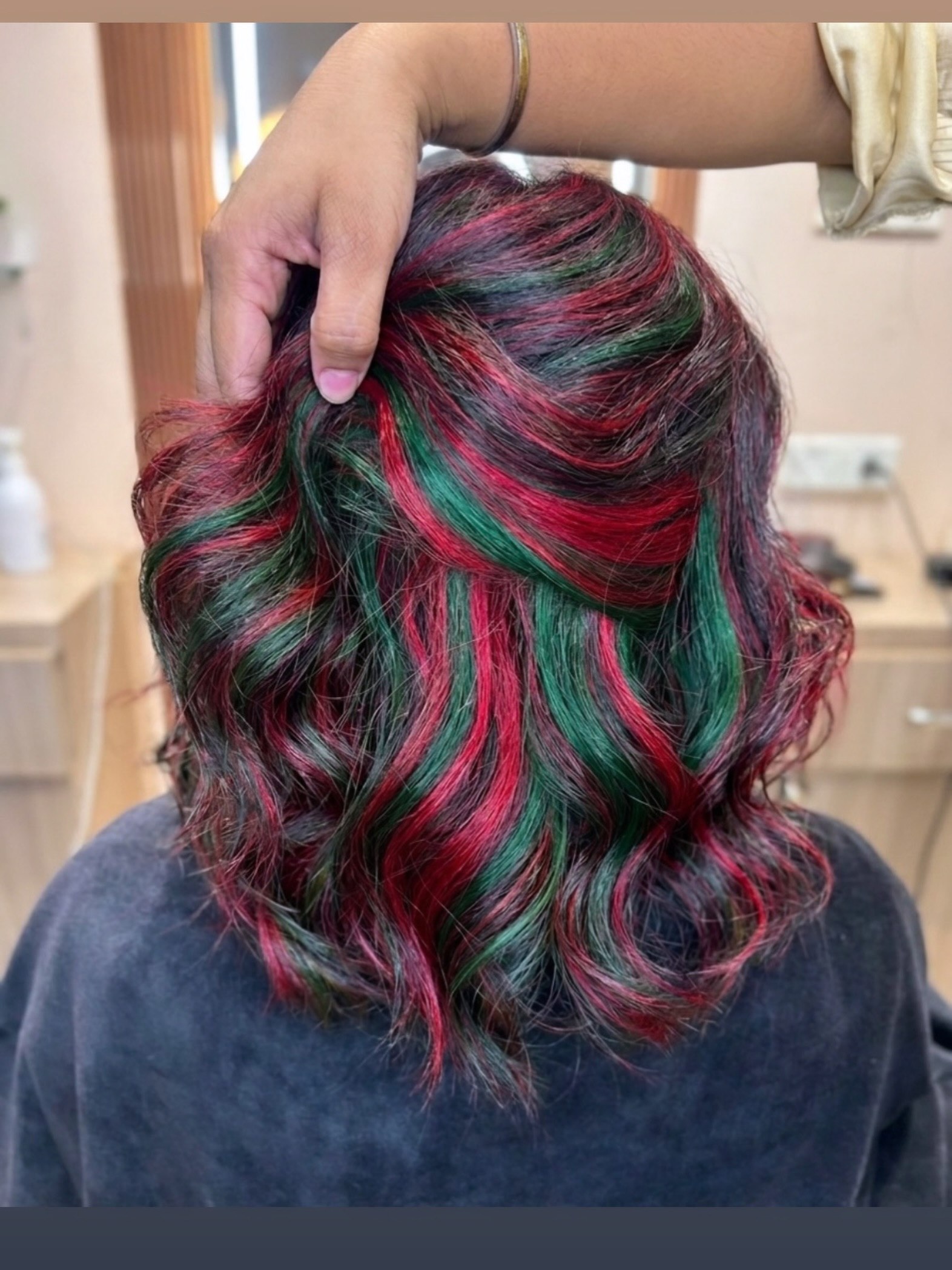 Festive Red and Green Streaked Waves