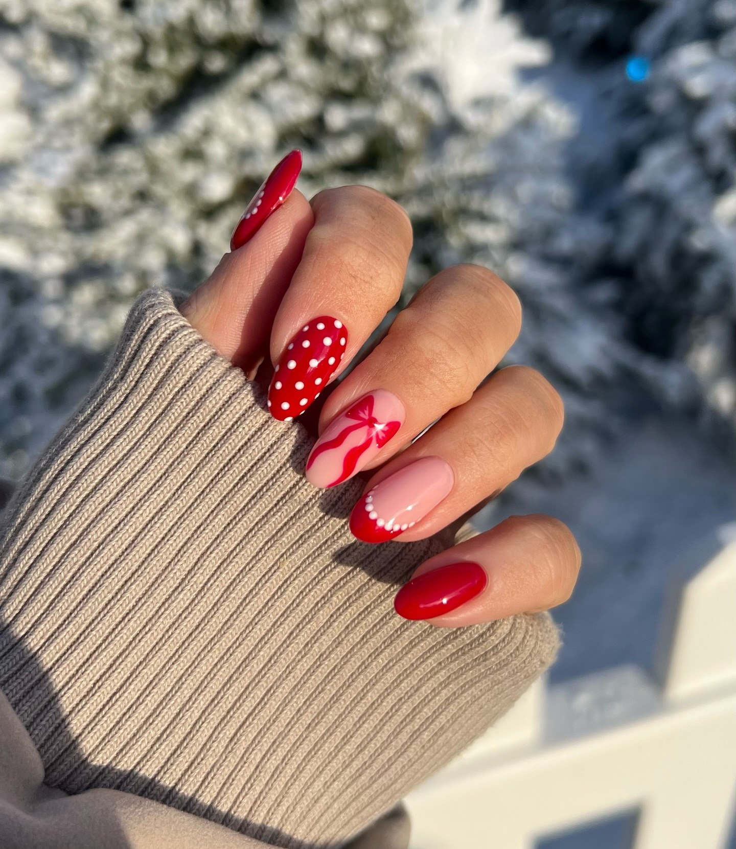 Festive Red and White Christmas Gift Nails