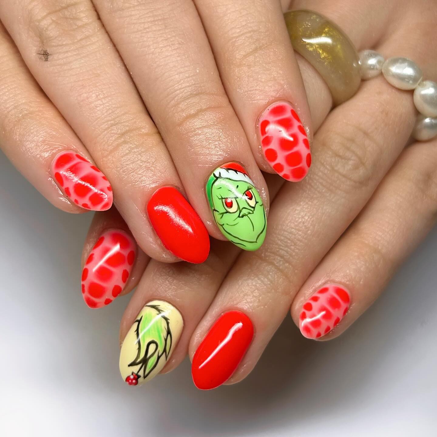 Grinch Face & Whoville Inspired Nail Art