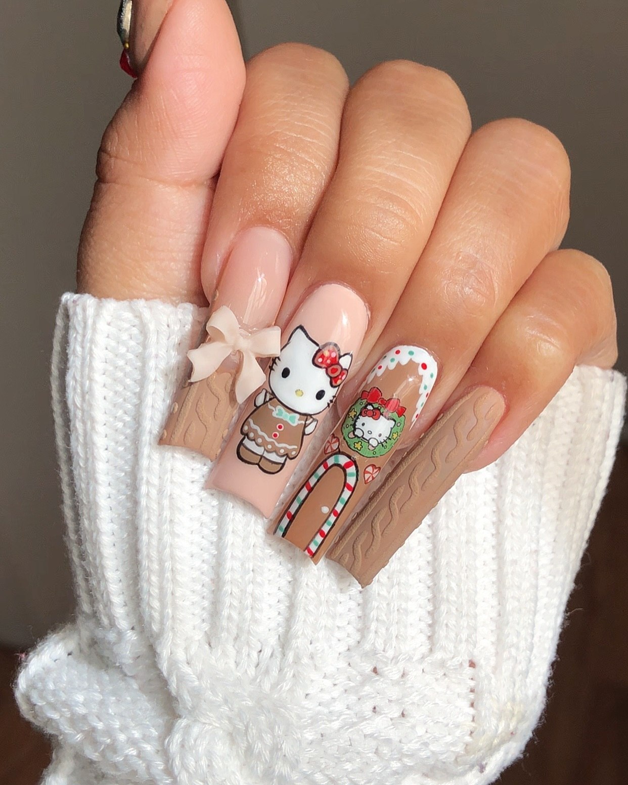 Hello Kitty Gingerbread House Cable Knit Nails