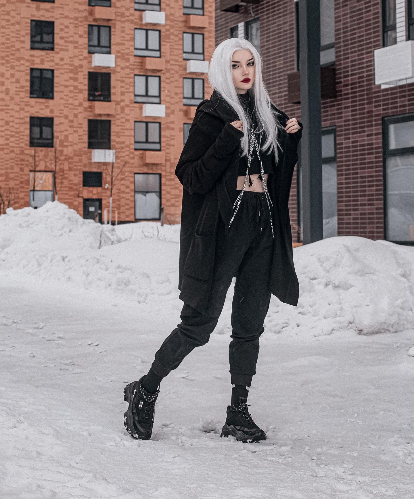 Monochrome Athleisure Look With Chunky Boots