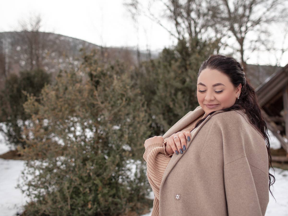 Oversized Beige Wool Coat With Knit Sweater — Plus Size Winter Outfits