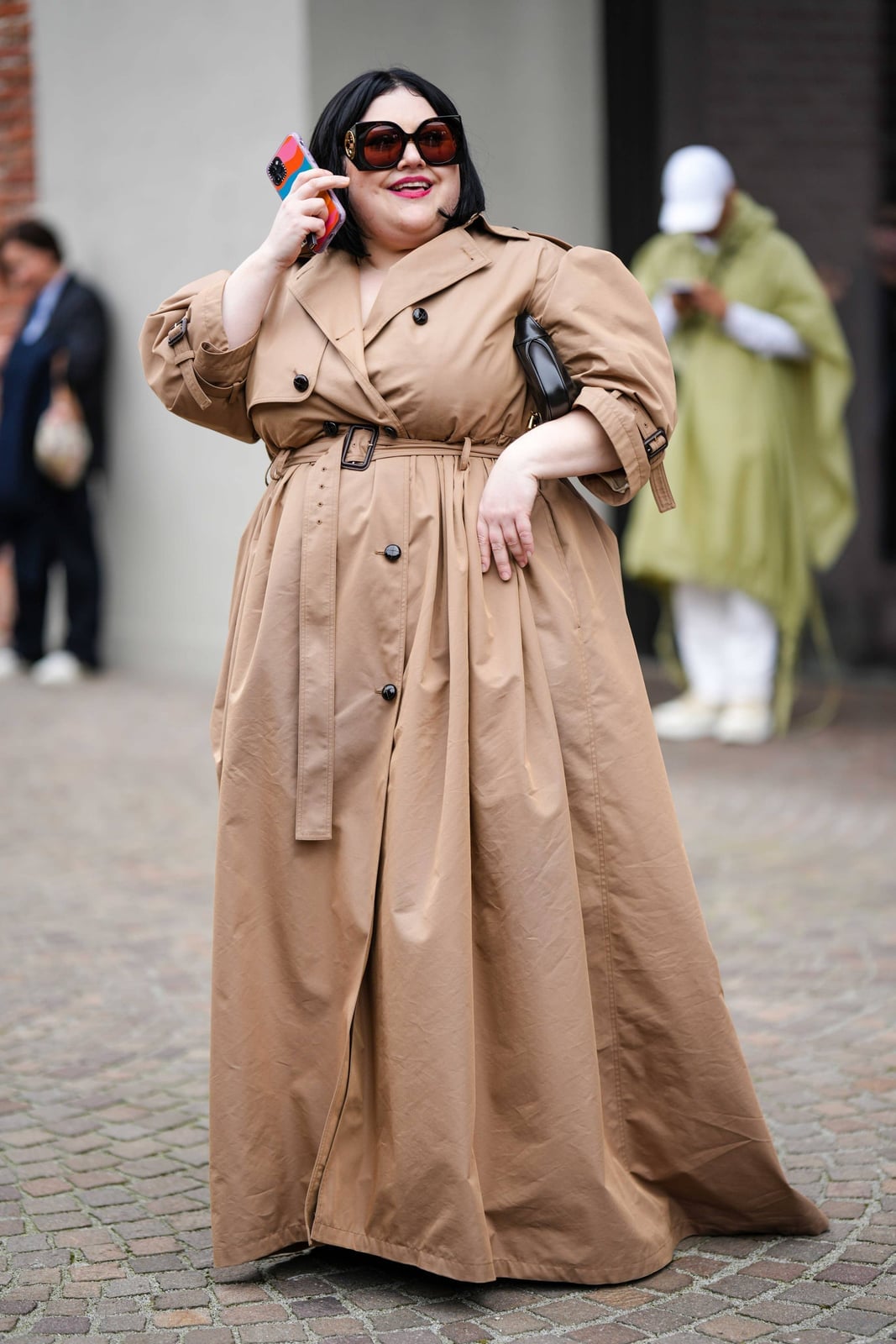 Voluminous Beige Trench Coat With Black Dress — Plus Size Winter Outfits