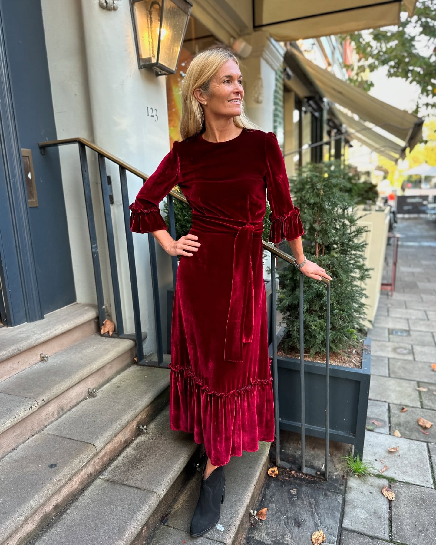 Rich Velvet Midi Dress With Ruffled Cuffs