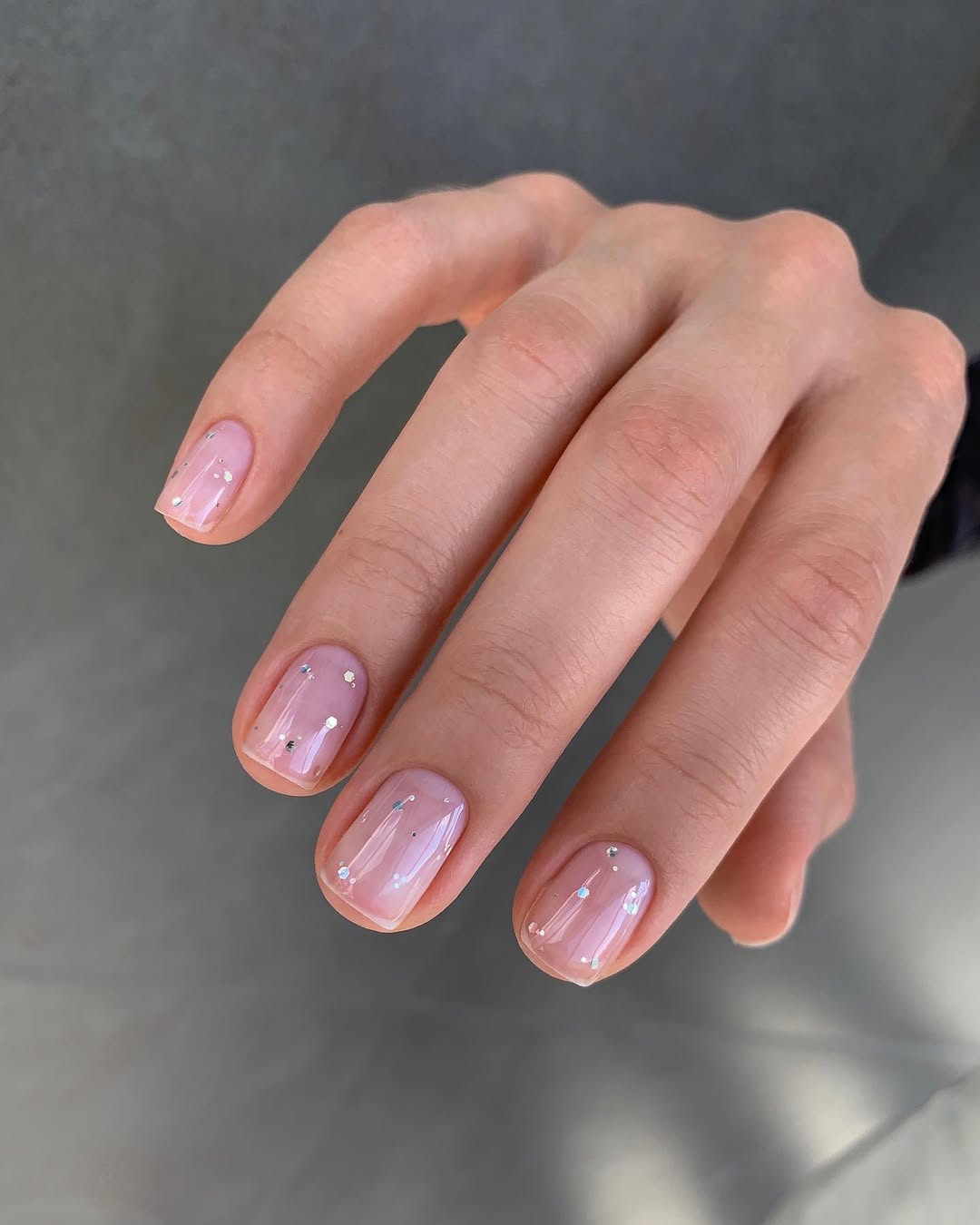Sheer Pink Glitter Short Round Nails