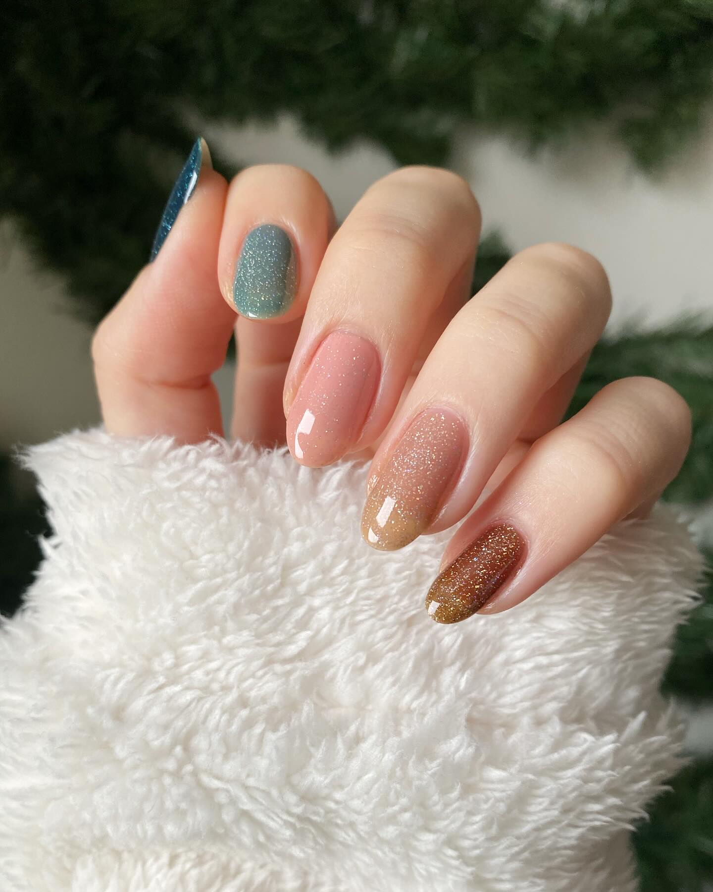 Sparkling Gradient & Shimmering Teal Winter Nails