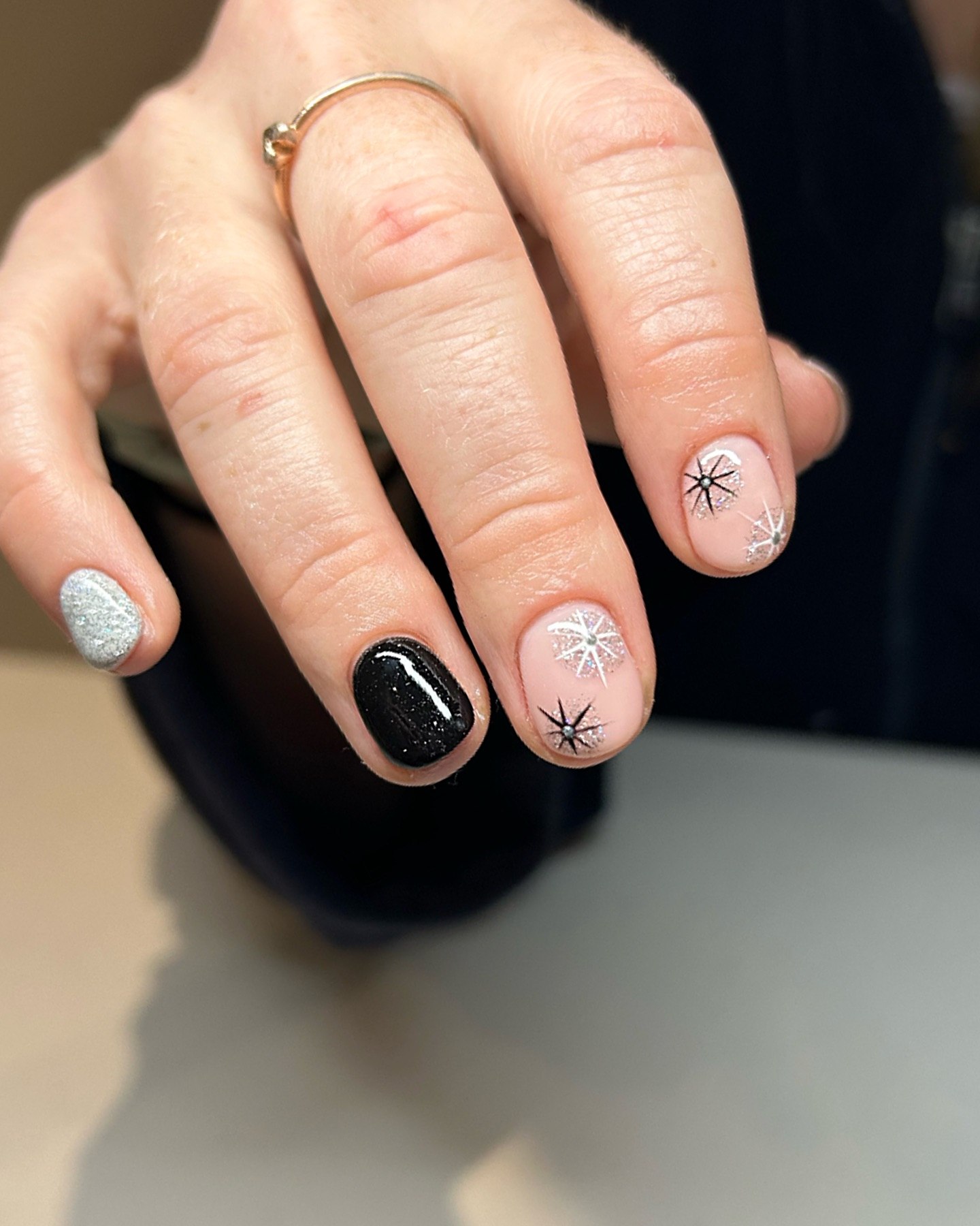 Sparkling Snowflakes and Black Gloss Accent Nails