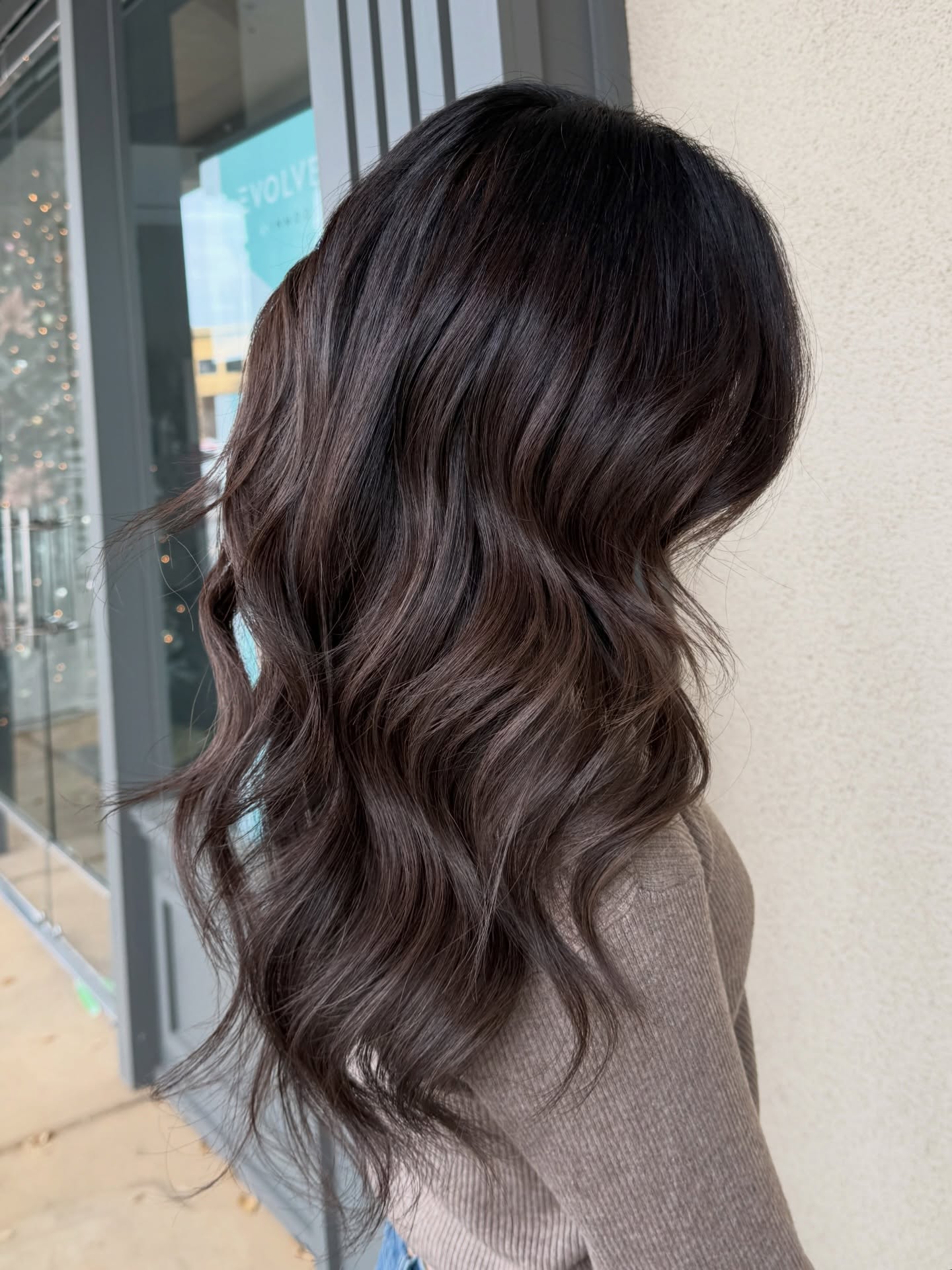 Warm Mushroom Brown Waves With Subtle Highlights