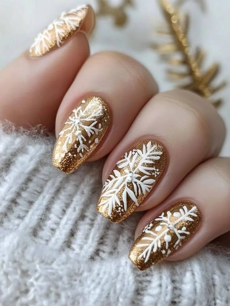 Short Oval Gold Nails With White Snowflakes — Winter Christmas Nails