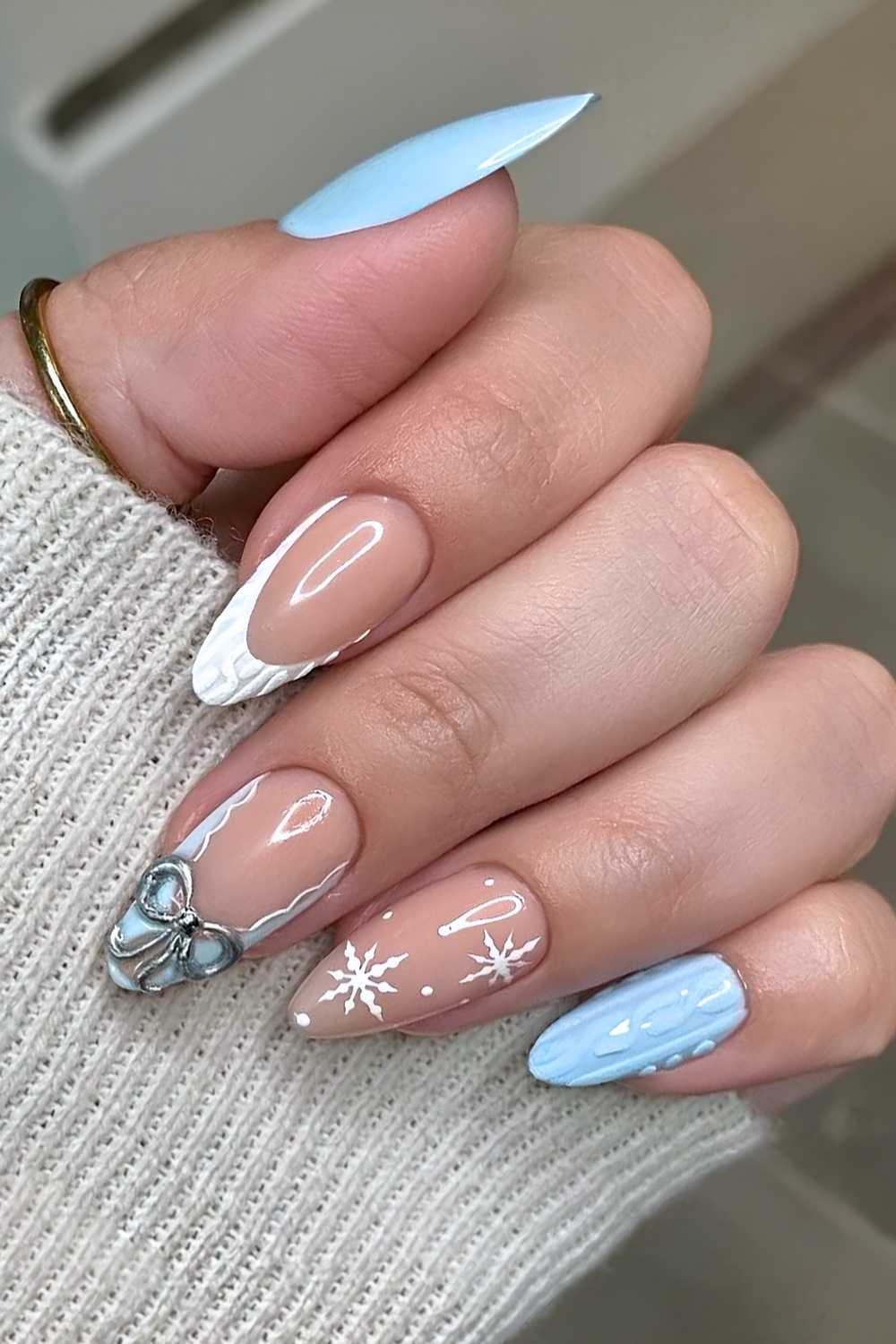 Medium Almond Nails With Blue Bow And Knit Pattern — Winter Christmas Nails