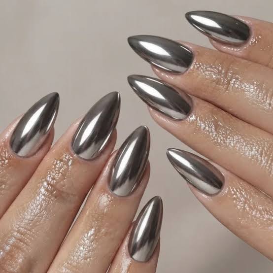 20 Silver Nail Ideas That Actually Work On Everyone | Mirellé Inspo