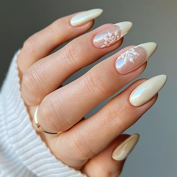 Medium Almond Snowflake Chrome Accents — Winter Chrome Nails