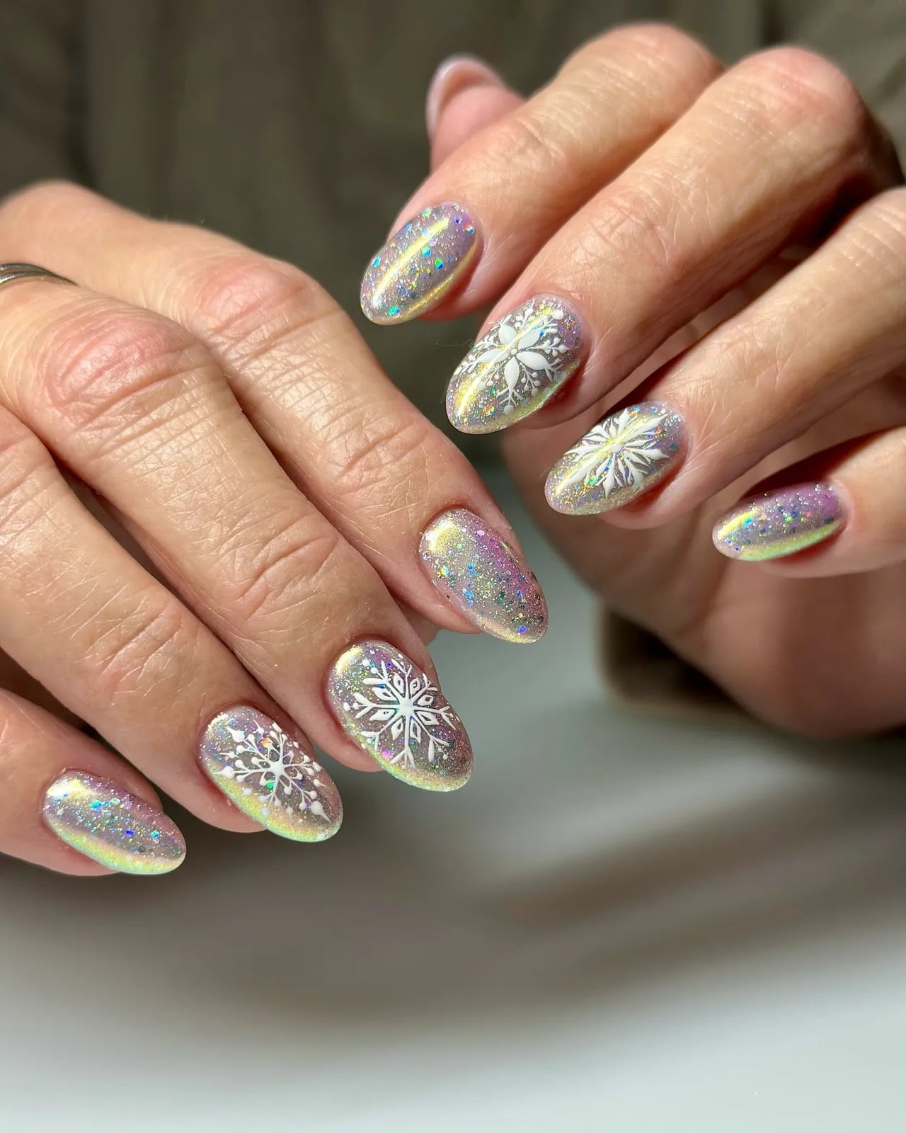 Medium Oval Chrome Snowflake Glitter — Winter Chrome Nails