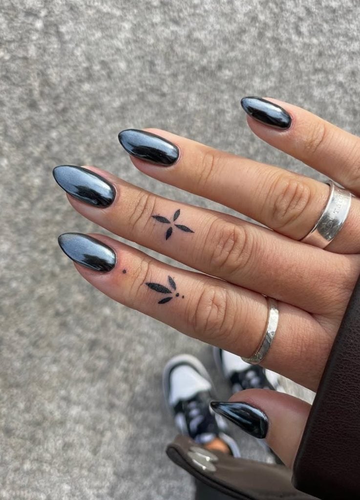 Medium Almond Black Chrome Line Art — Winter Chrome Nails