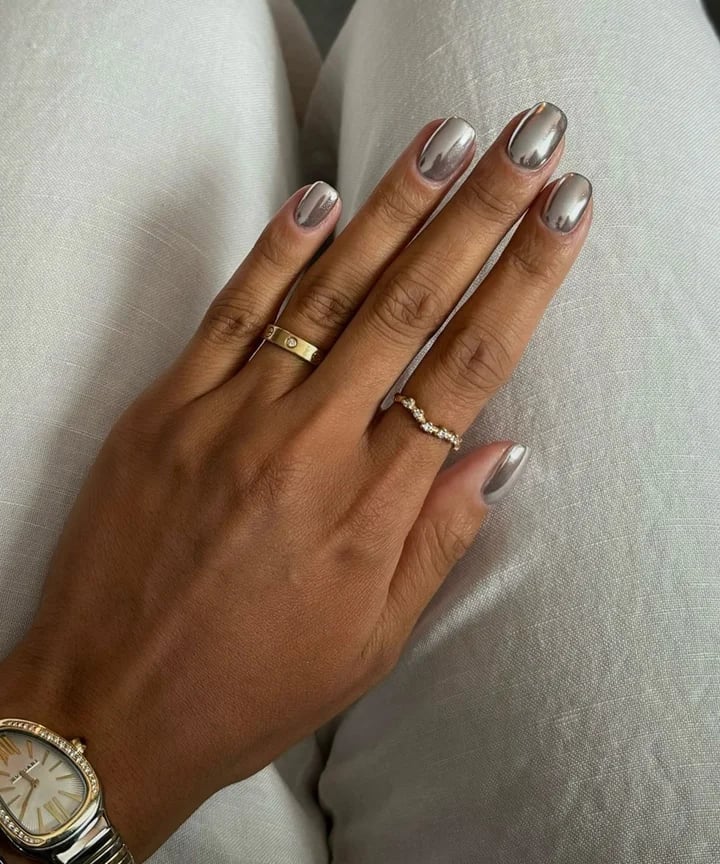 Short Oval High Shine Silver Chrome — Winter Chrome Nails