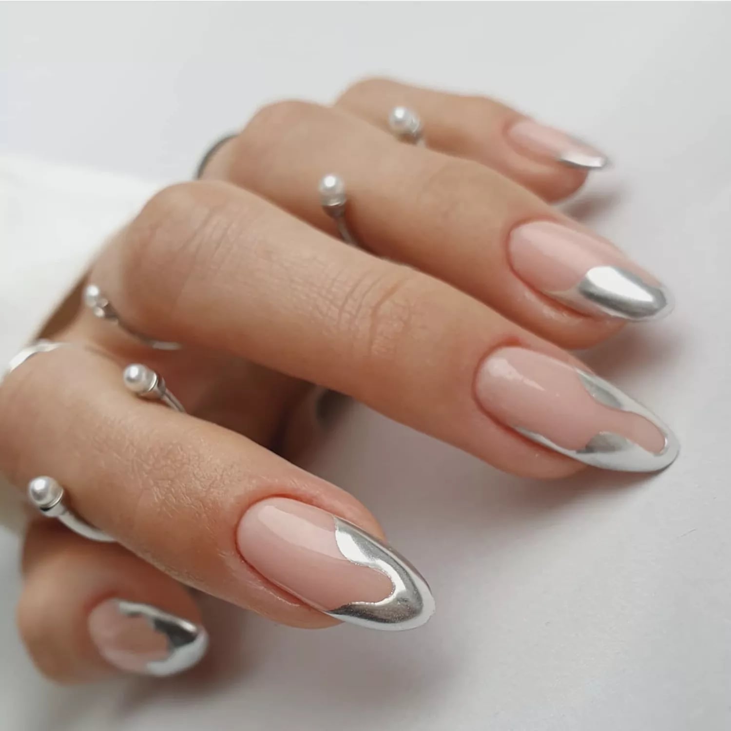 Short Oval Metallic Silver Chrome — Winter Chrome Nails