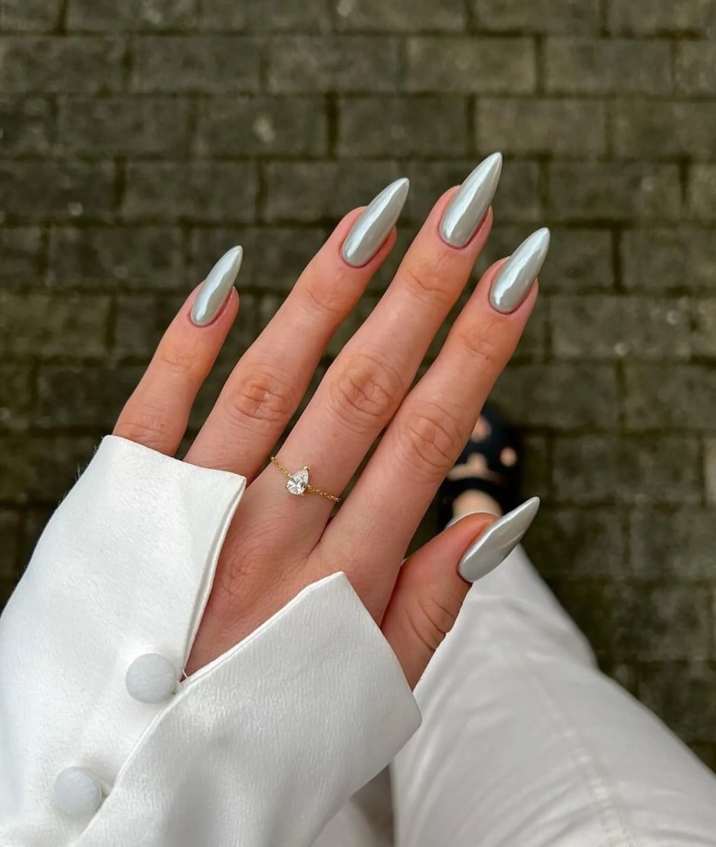 Long Stiletto Cool Toned Silver Chrome — Winter Chrome Nails