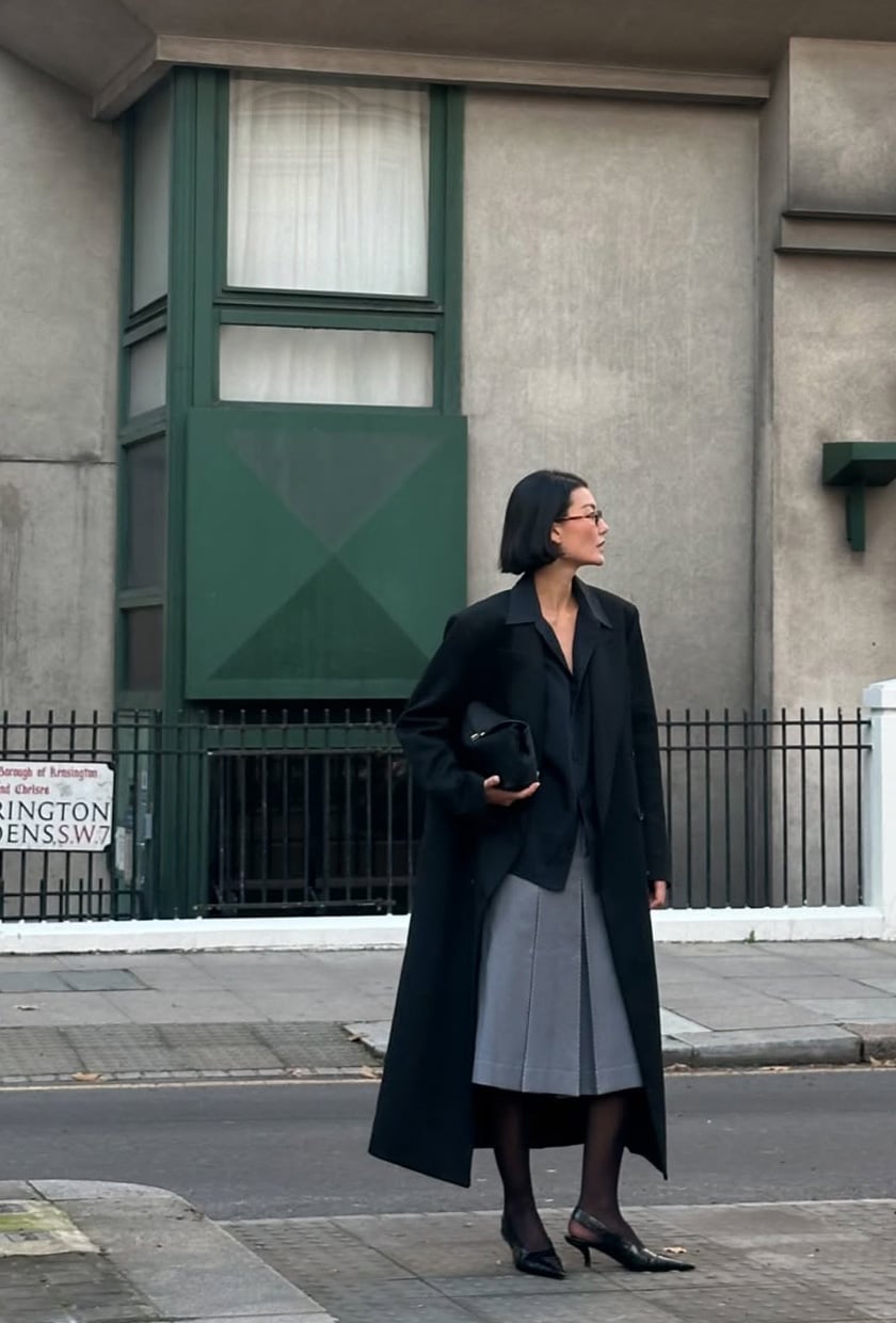 Black Trench Coat Over a Gray Pleated Midi Skirt — Winter Work Outfits